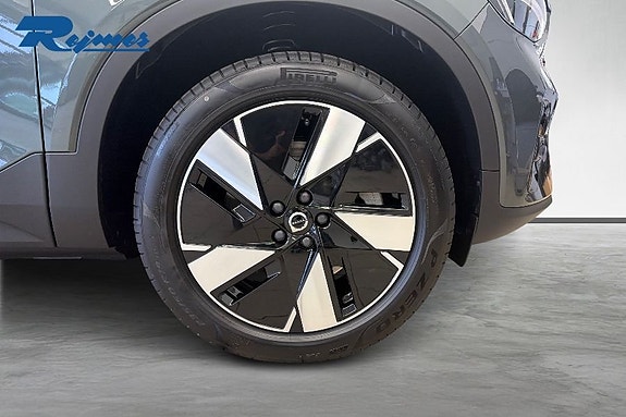 Volvo EX40 20 of 23