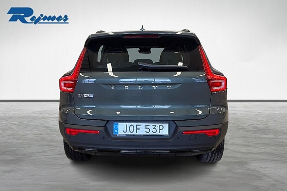 Volvo EX40 4 of 23