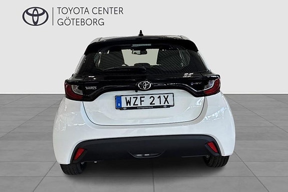 Toyota Yaris 5 of 12