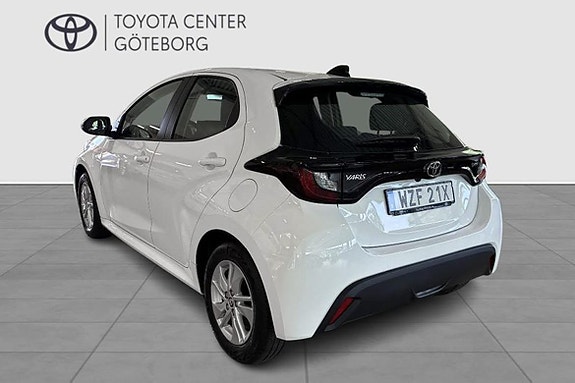 Toyota Yaris 3 of 12