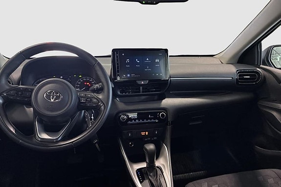 Toyota Yaris 8 of 12