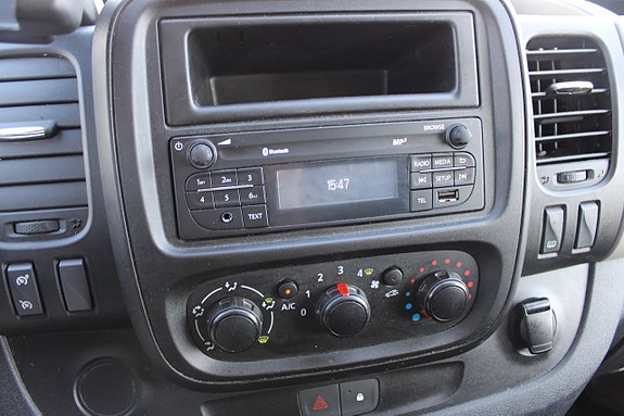Renault Trafic 7 of 11