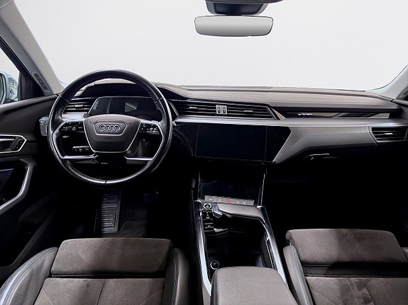 Audi e-tron 11 of 19