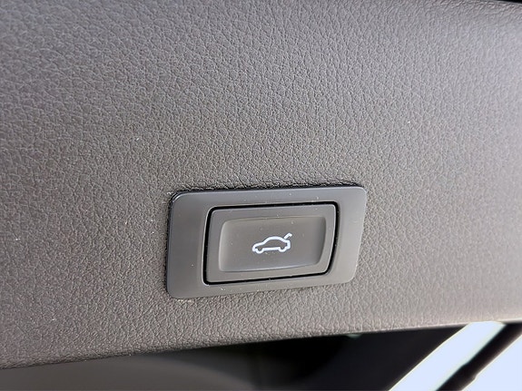 Audi e-tron 17 of 19