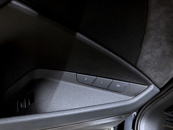Audi e-tron 13 of 19