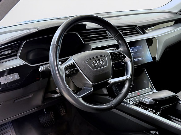 Audi e-tron 9 of 19