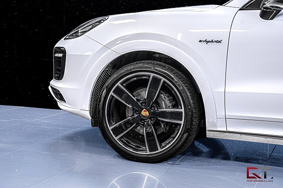 Porsche Cayenne 4 of 20
