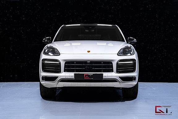 Porsche Cayenne 2 of 20