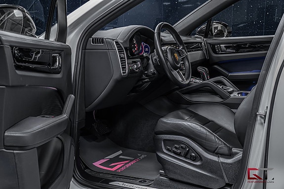 Porsche Cayenne 8 of 20