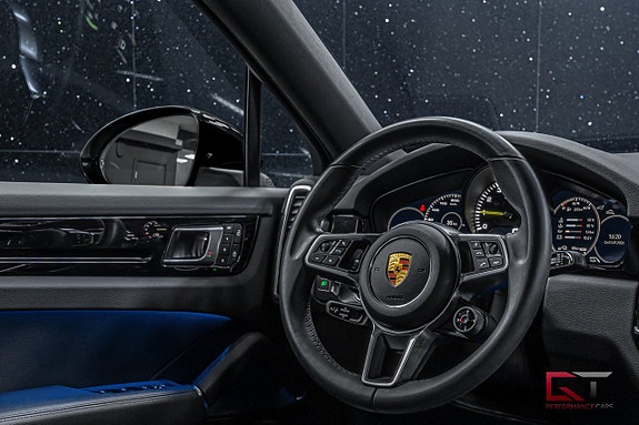 Porsche Cayenne 16 of 20