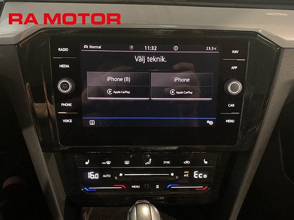Volkswagen Passat 21 of 23