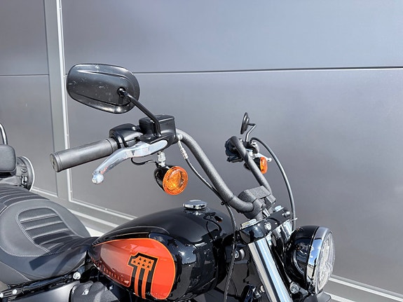 Harley-Davidson FXBBS Street bob 9 of 13