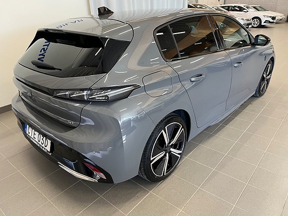 Peugeot 308 8 of 16