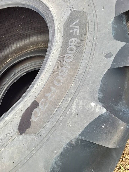 Michelin AXIOBIB 2 VF 600/60 R30 2 of 6