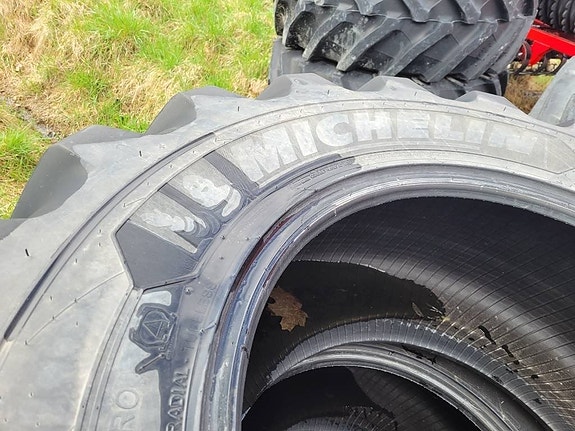 Michelin AXIOBIB 2 VF 600/60 R30 3 of 6