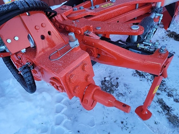 Kubota RM 3005V 4 of 8
