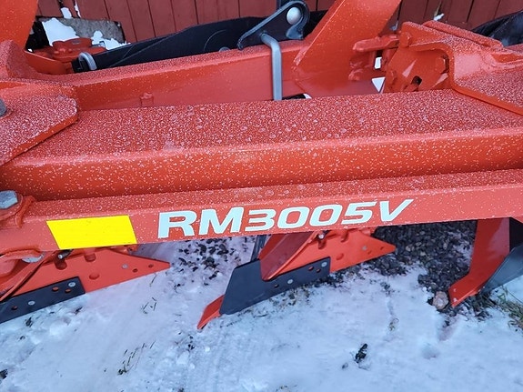 Kubota RM 3005V 3 of 8