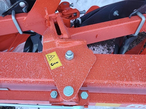 Kubota RM 3005V 7 of 8