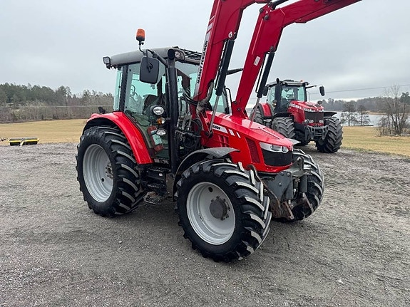 Massey Ferguson 5610 3 of 24