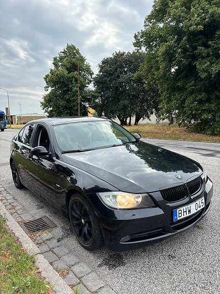 BMW 325i 2 of 6