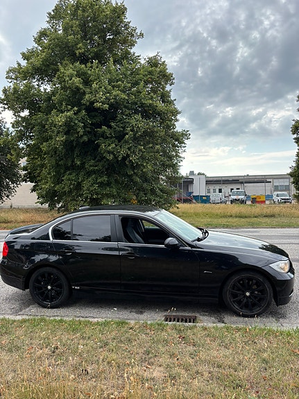 BMW 325i 4 of 6
