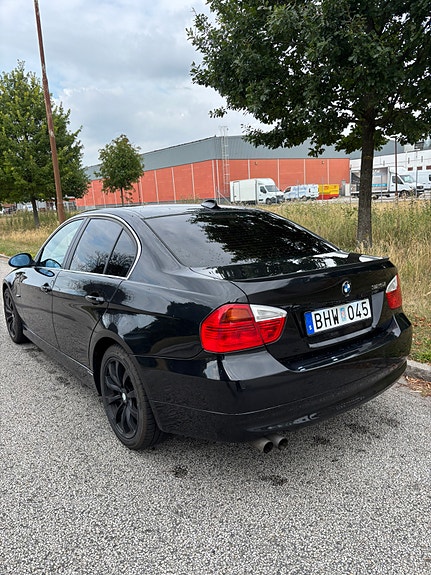BMW 325i 3 of 6