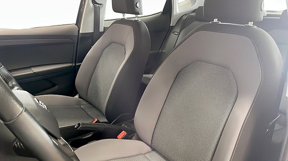 Seat Arona 8 of 13