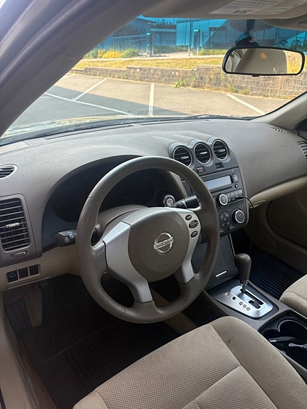 Nissan Altima 5 of 7
