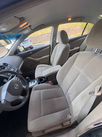 Nissan Altima 6 of 7