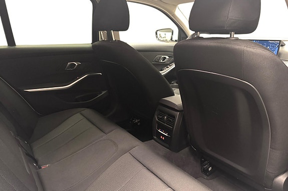 BMW 330e 12 of 13