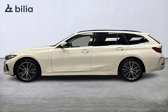 BMW 330e 4 of 13