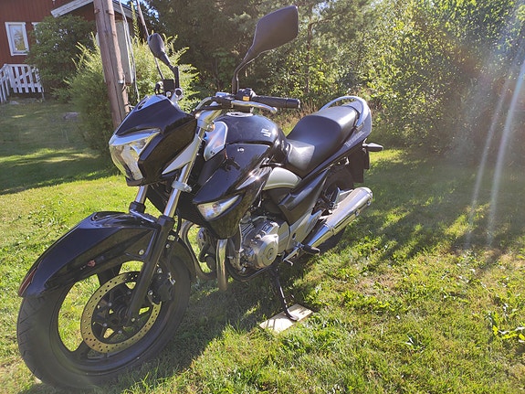 Suzuki SUZUKI GW250 3 of 11