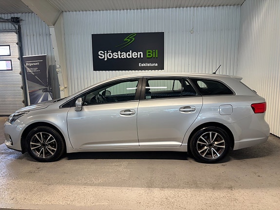 Toyota Avensis 2 of 18