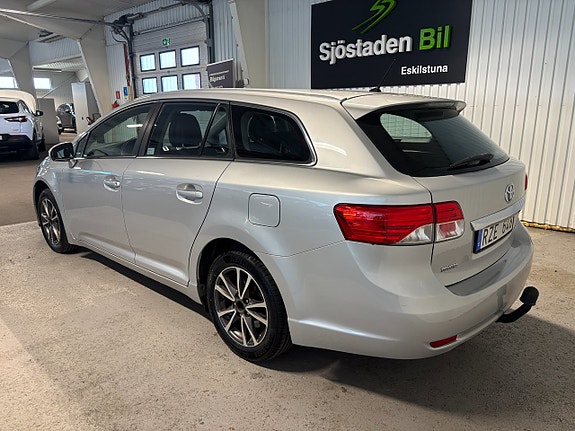 Toyota Avensis 3 of 18