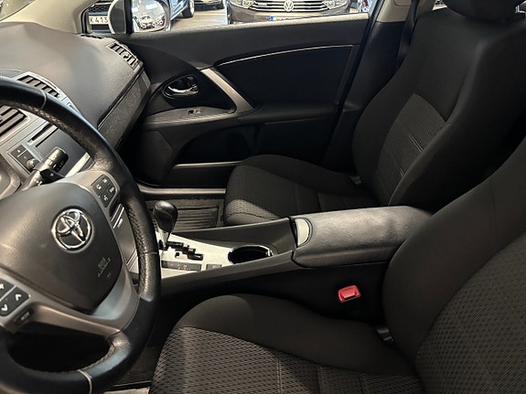 Toyota Avensis 8 of 18