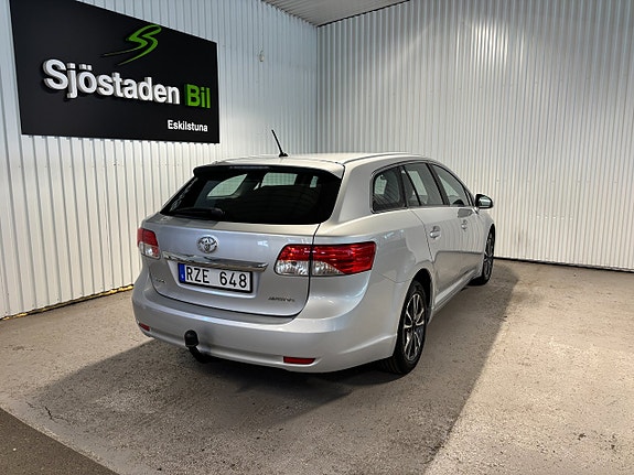 Toyota Avensis 4 of 18
