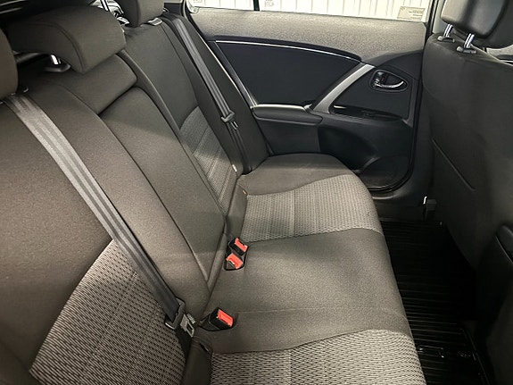 Toyota Avensis 11 of 18