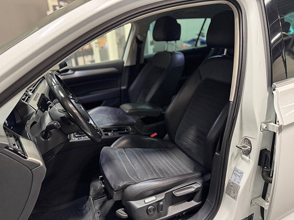 Volkswagen Passat 9 of 13