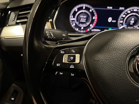 Volkswagen Passat 10 of 13