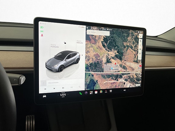 Tesla Model Y 17 of 30