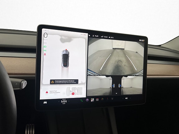 Tesla Model Y 16 of 30