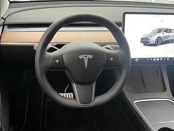 Tesla Model Y 12 of 30