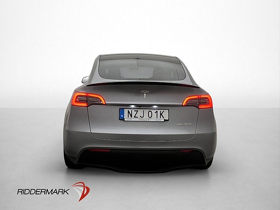 Tesla Model Y 7 of 30