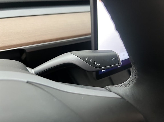 Tesla Model Y 15 of 30