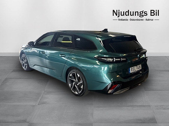 Peugeot 308 SW 2 of 11