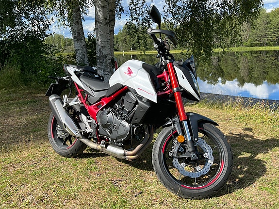 Honda CB750 2 of 5
