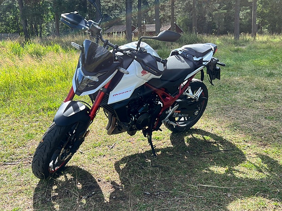 Honda CB750 3 of 5