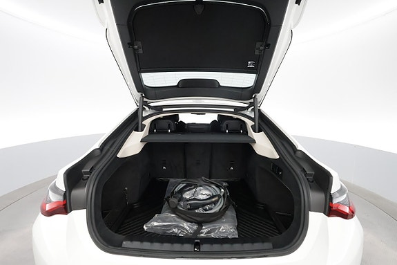 BMW i4 28 of 29