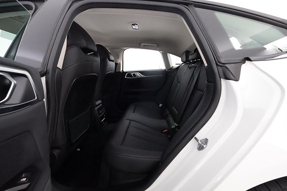 BMW i4 12 of 29