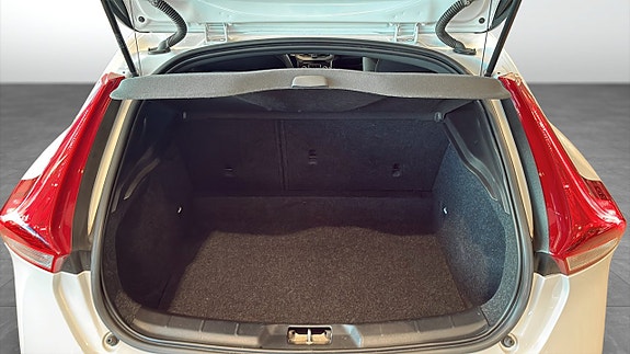 Volvo V40 10 of 12